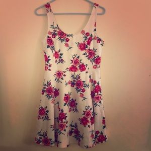 Divided white and red roses dress